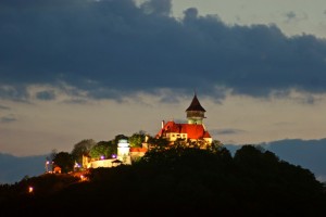 1348475083-1708_hrad-hnevin_4